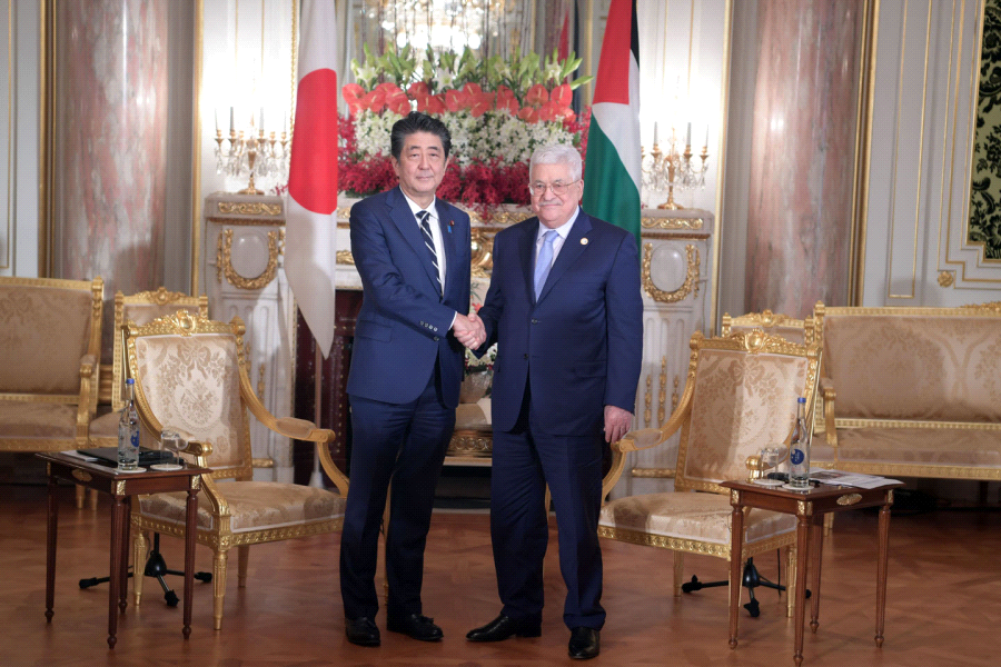 President Abbas meets Japanese premier; discusses latest developments in region