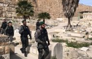 Israeli police break into Bab al-Rahma mosque