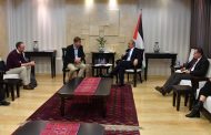 Premier discusses political developments with British parliamentary delegation