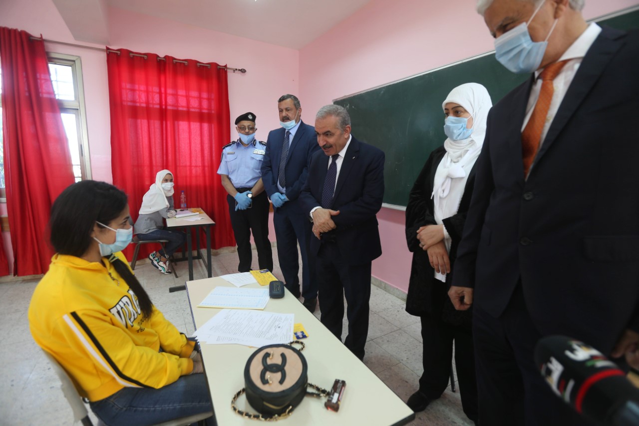 Despite coronavirus pandemic, over 78,000 Palestinian high school students start final exams