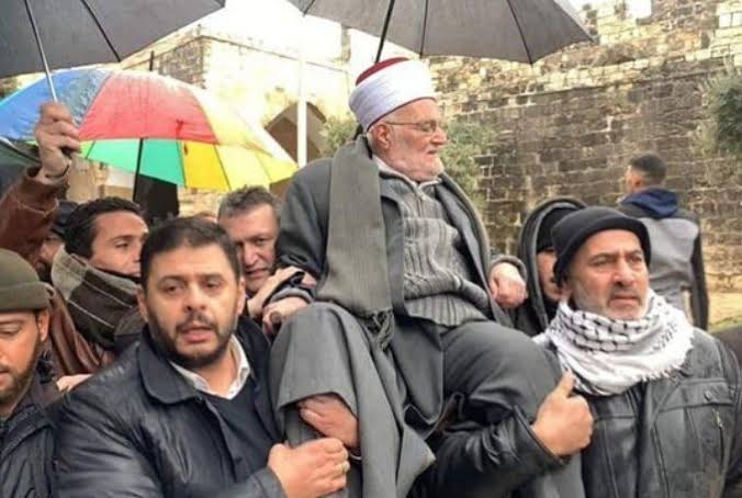 A solidarity protest with former mufti of Jerusalem broken up by Israeli police