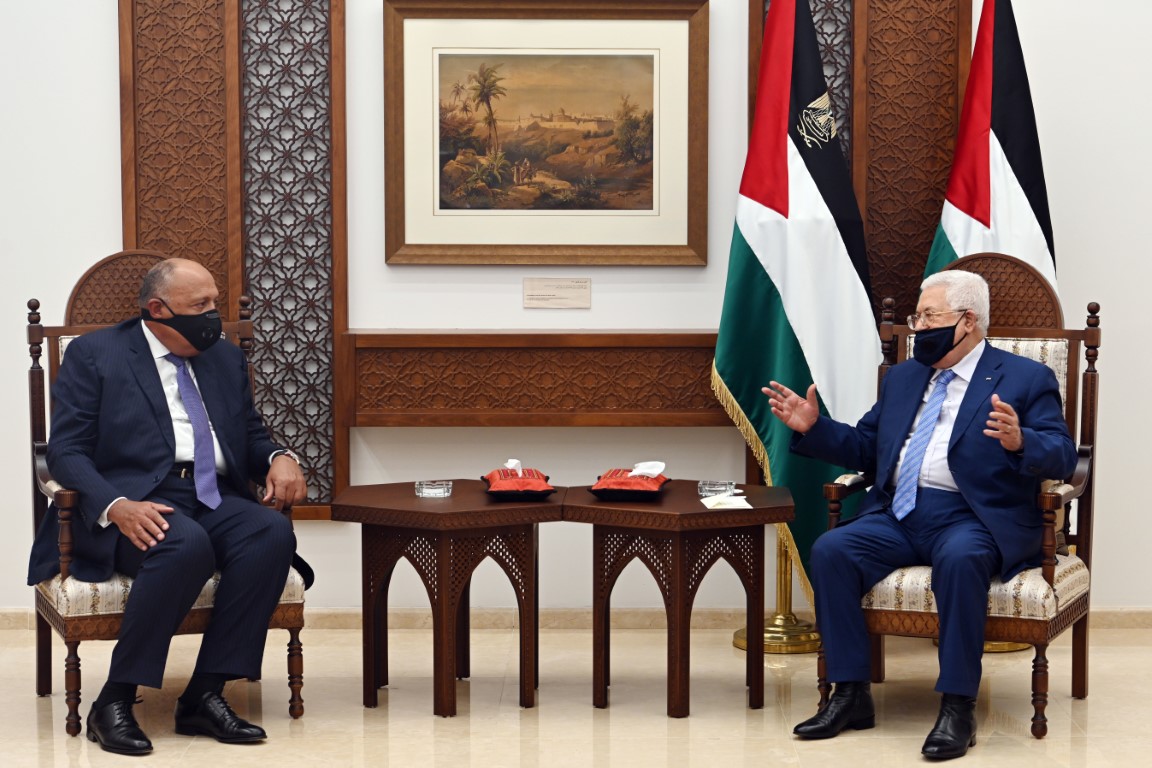 President Abbas receives Egyptian Foreign Minister, discuss latest Palestinian developments