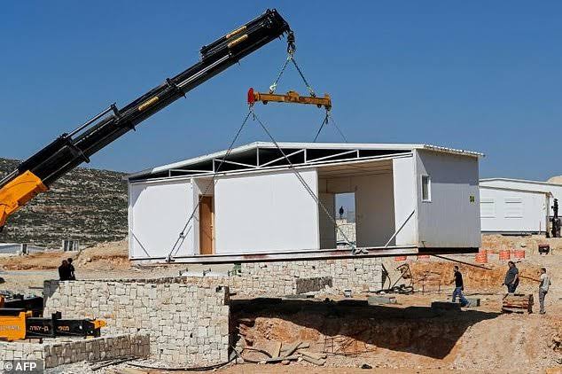 In a step seen as creating facts on the ground, Israel sets up mobile homes on Palestinian land near Bethlehem