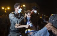 Thousands of Israeli protesters demand Netanyahu to step down