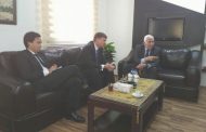 Fatah member discusses political developments with British Consul General