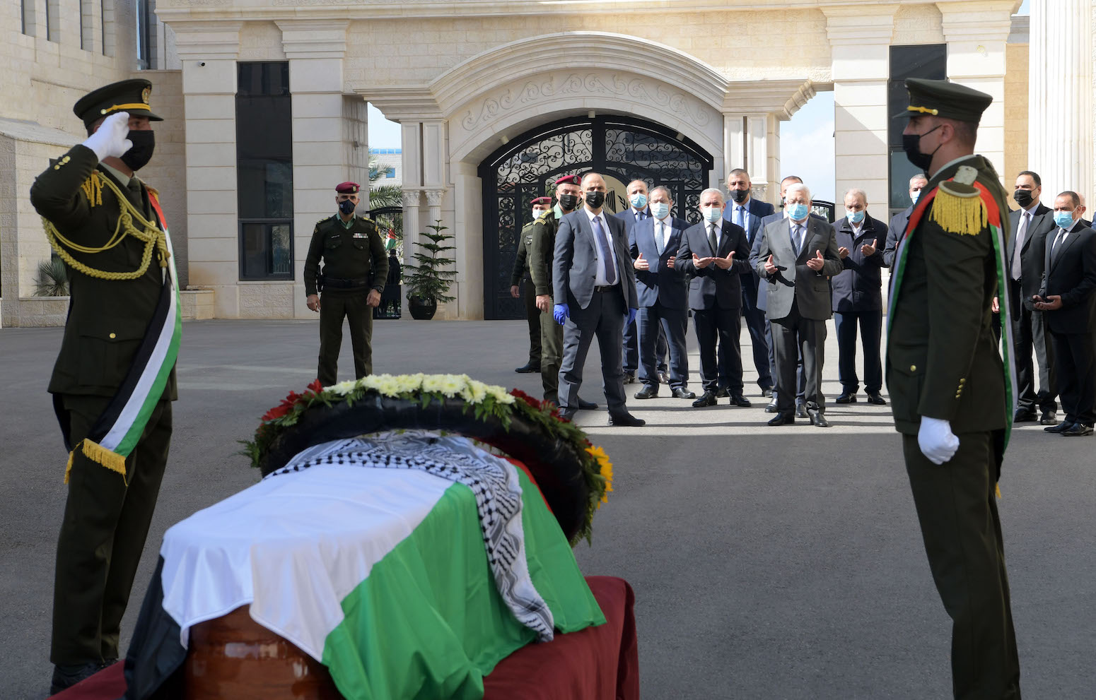 Funeral of PLO’s Saeb Erekat sets off from Ramallah