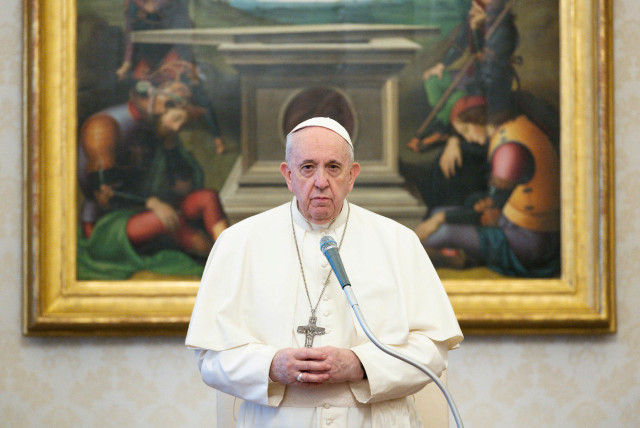 Pope Francis calls for establishing peace, ending Mideast conflict