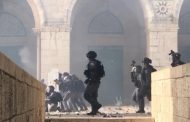 Large Israeli police force raid Al-Aqsa Mosque, attack worshippers; injuries reported