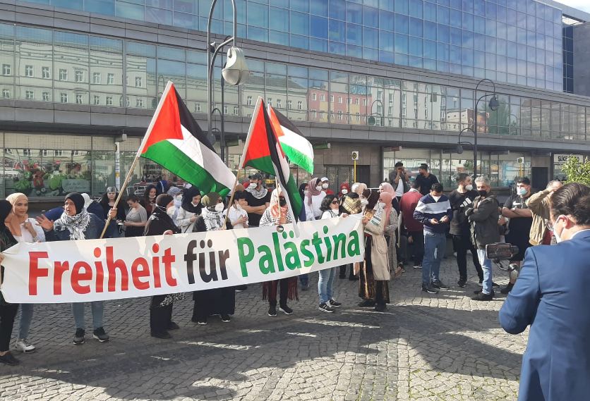Thousands of the Palestinian and Arab community in Berlin march in solidarity with the people of Jerusalem