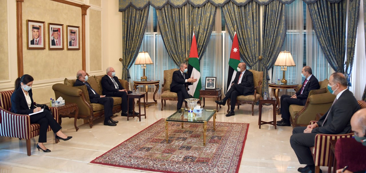 Palestinian and Jordanian premiers meet in Amman, discuss the latest developments