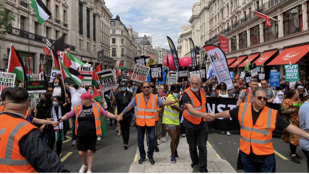 Thousands of protesters in London demand freedom for Palestine