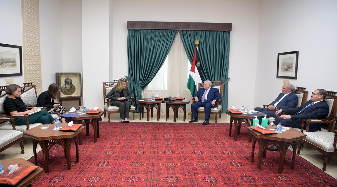 President Abbas meets British Consul General, receives message from PM Johnson