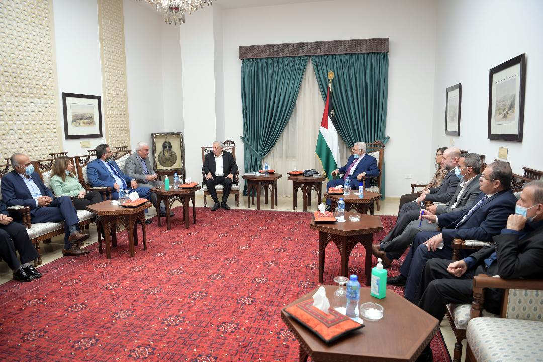 In a show of solidarity, President Abbas meets with Palestinian civil society organizations targeted by Israel