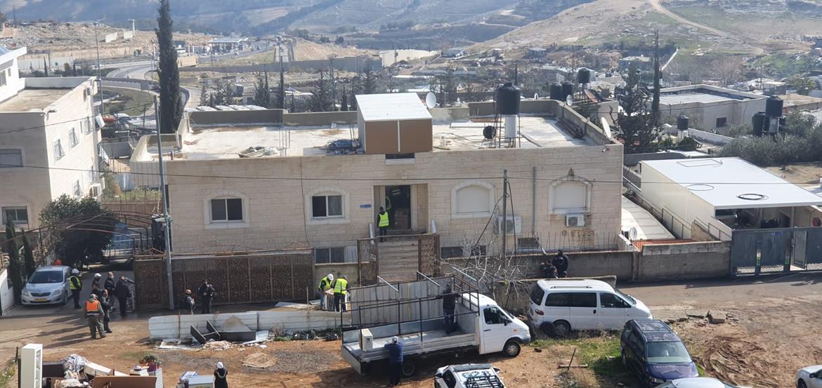 Palestinian family in Jerusalem forced by the Israeli municipality to evacuate its home in order to demolish it