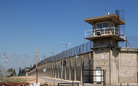 Palestinian administrative detainees continue boycott of Israeli courts for one month
