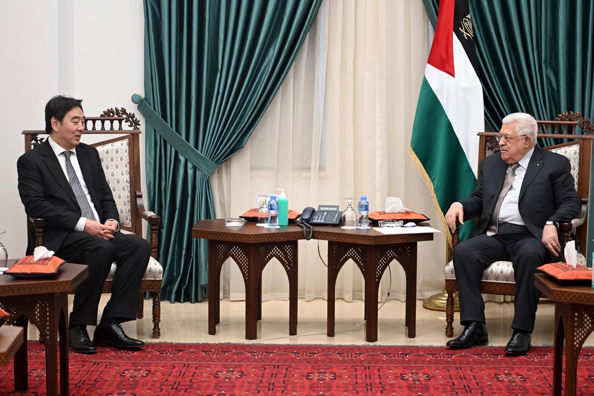 President Abbas receives the Chinese Government Special Envoy to the Middle East