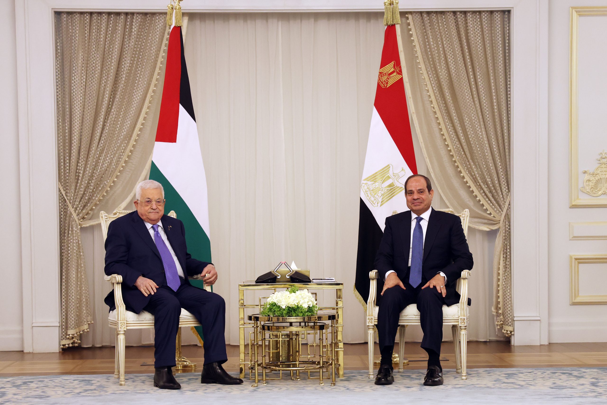 President Abbas meets El Sisi holding talks in Egyptian city of New El-Alamein