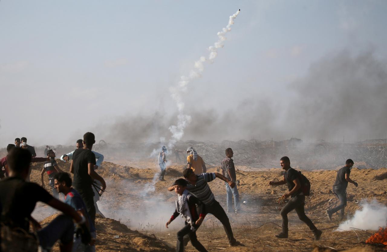 Israeli forces kill Palestinian youth at Gaza border