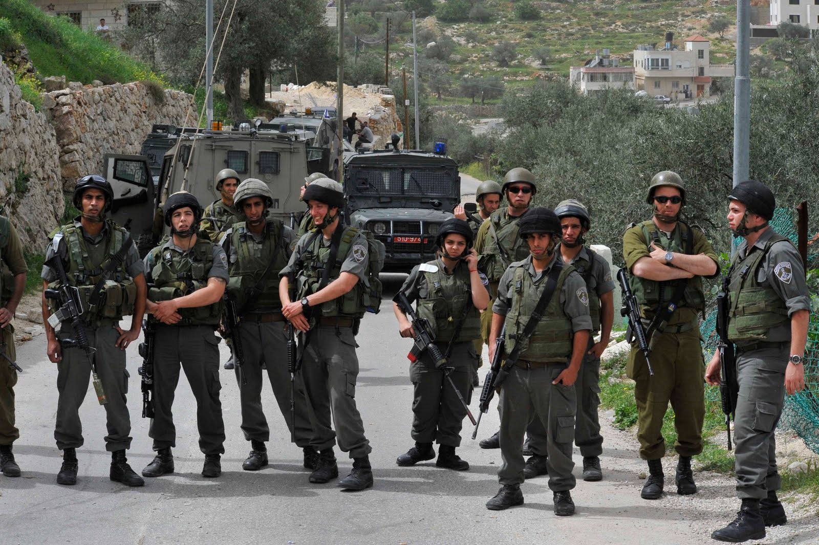 Israel imposes closure, clashes erupt across Ramallah
