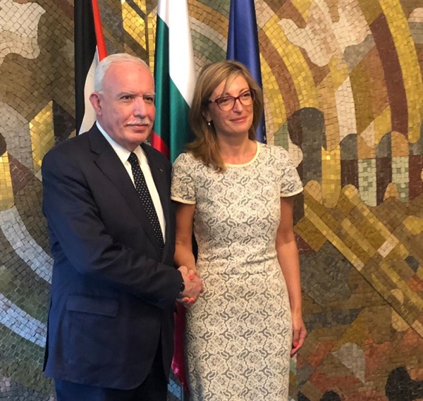 Foreign minister discusses latest developments with Bulgarian counterpart