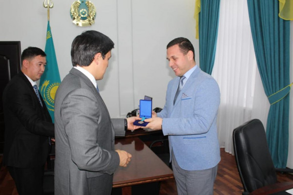 Palestinian engineer wins the title of ''Person of the Year'' in Kazakhstan