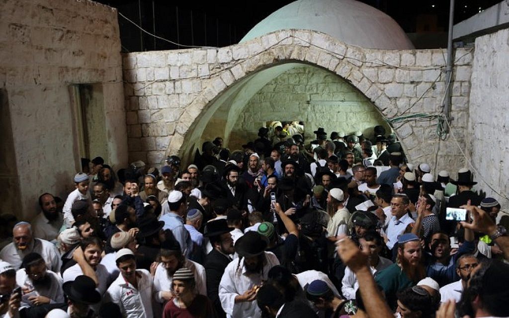 Settlers break into Joseph’s Tomb in Nablus, clashes erupt with residents