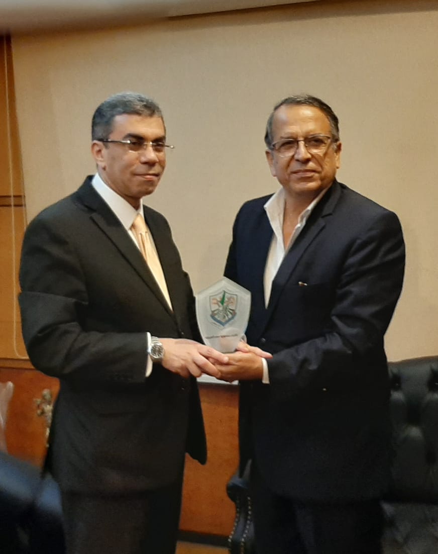 Dr. Ghareeb meets prominent Egyptian writer and journalist Yasser Rizk