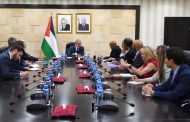 Premier restricts movement between governorates, calls for not working in Israeli settlements