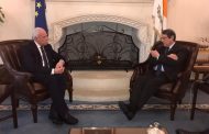 Foreign minister meets Cypriot president, discusses tripartite meeting with Greece