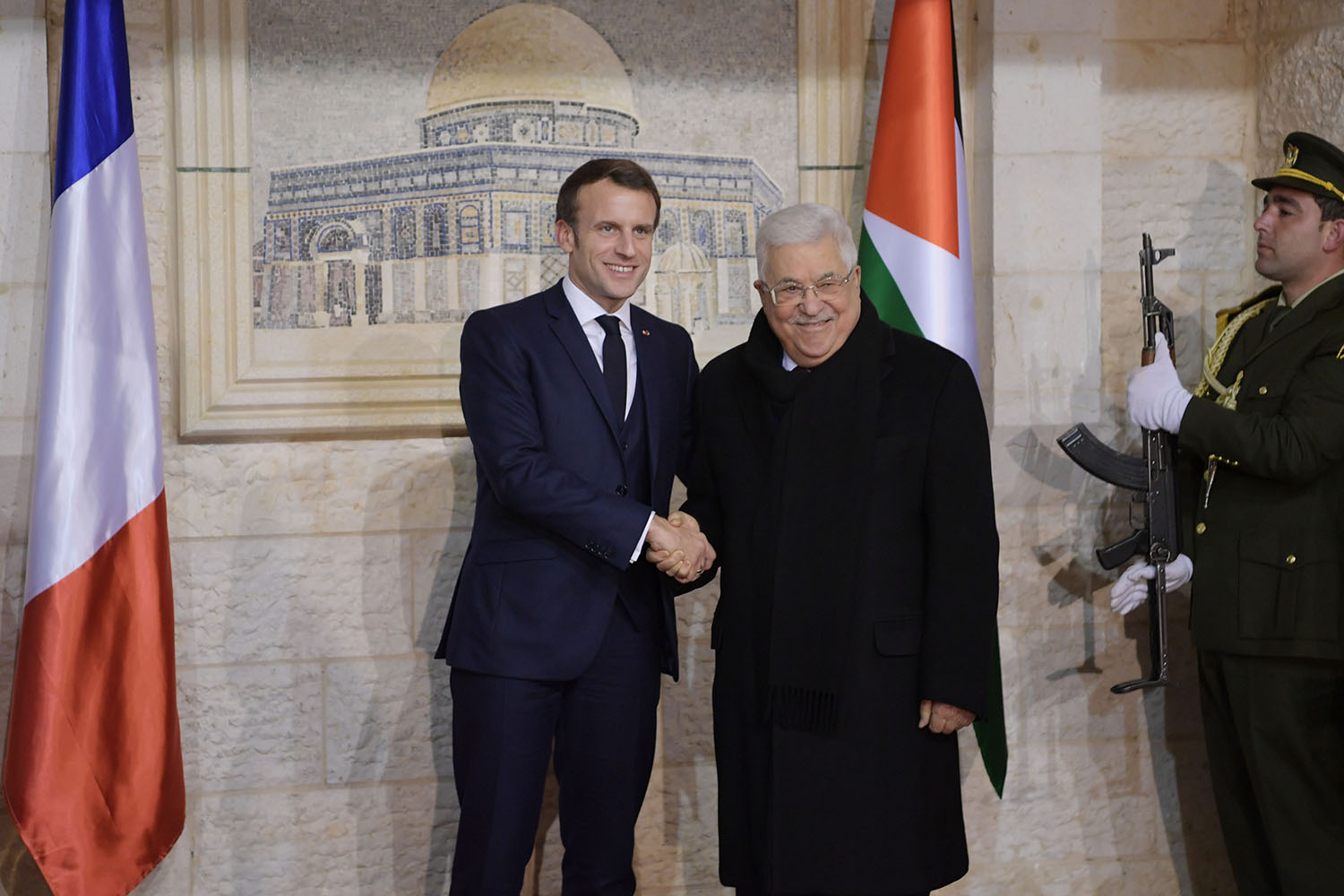 President Abbas meets with French president, urges France, Europe to salvage the peace process