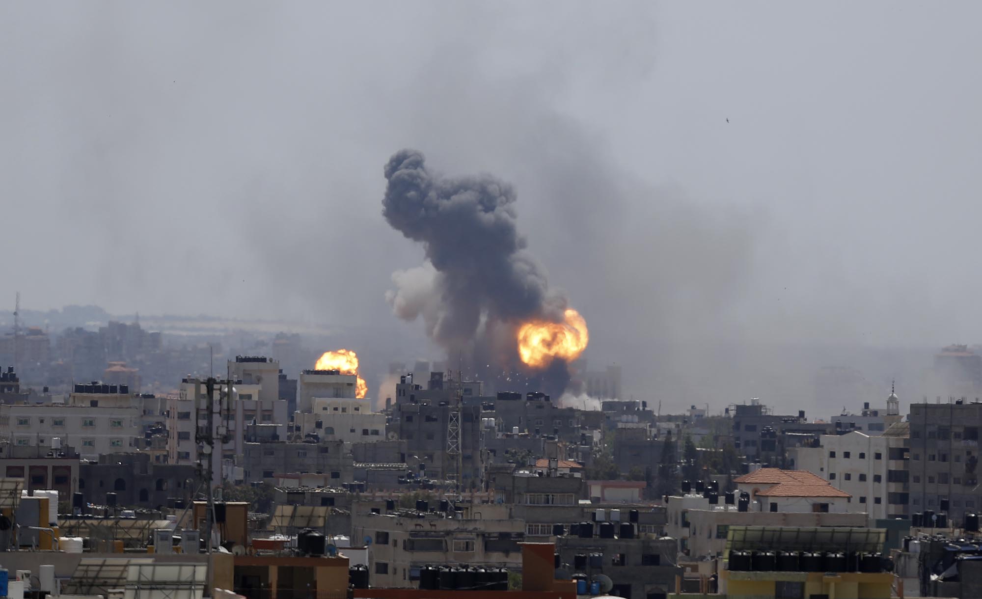 Israeli warplanes bomb sites in Gaza