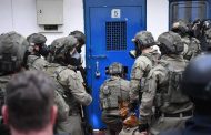 Israeli commandos raid cells of Palestinian prisoners in Ofer, injure dozens