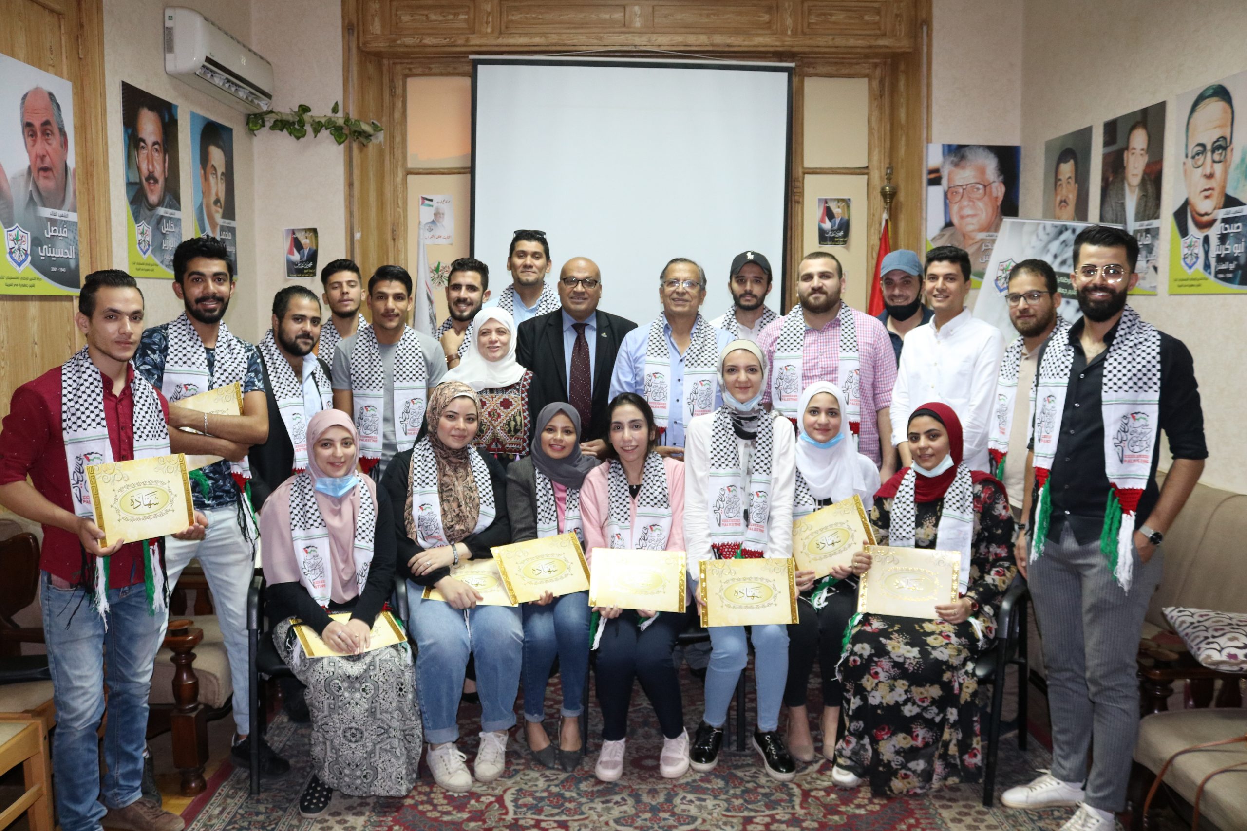 Fatah honors university graduates of Palestinian community in Egypt