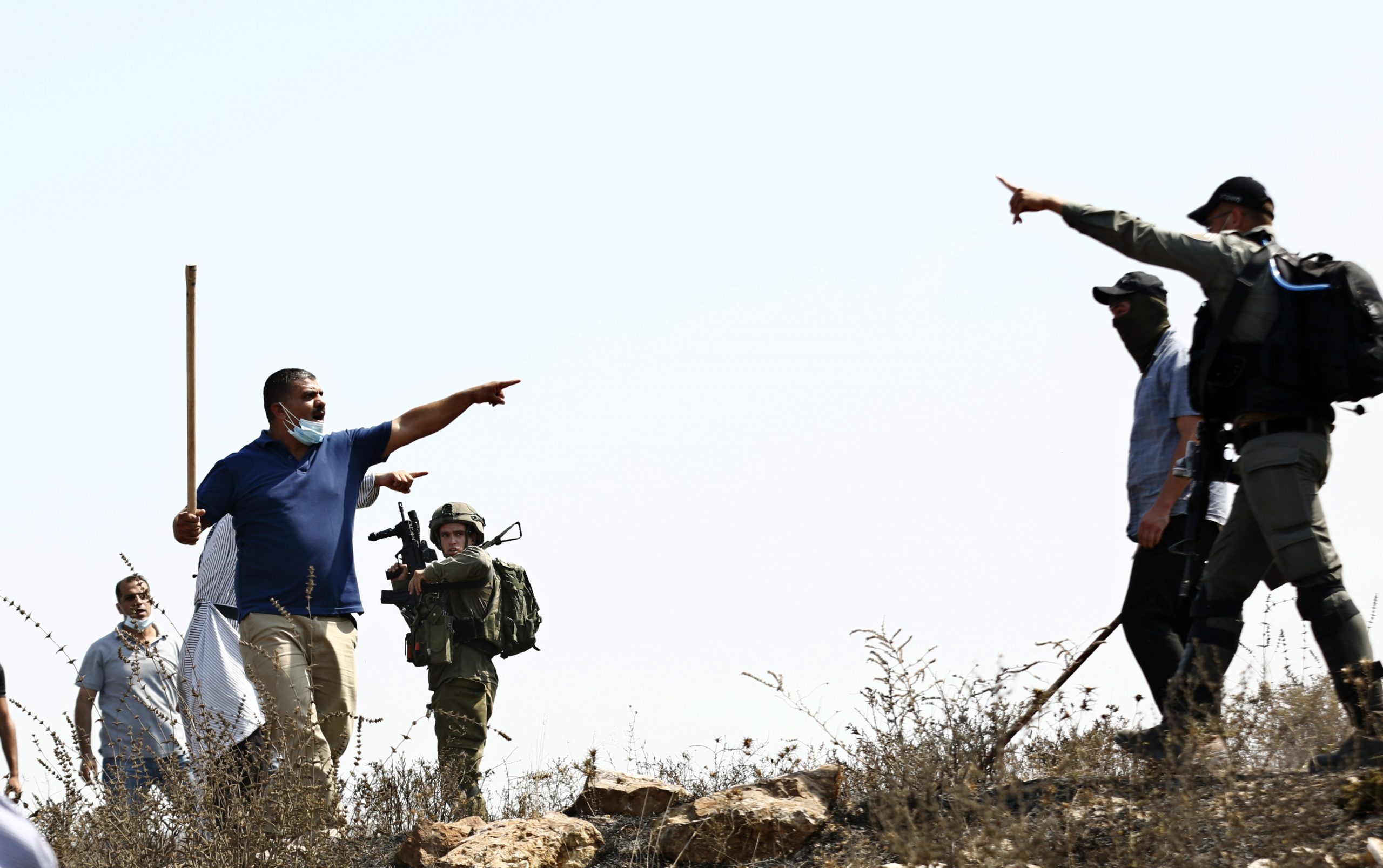 Palestinian farmers kick out Israeli settlers who trespassed on their lands and destroyed crops