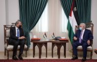 President Abbas receives the Jordanian foreign minister carrying a message from King Abdullah