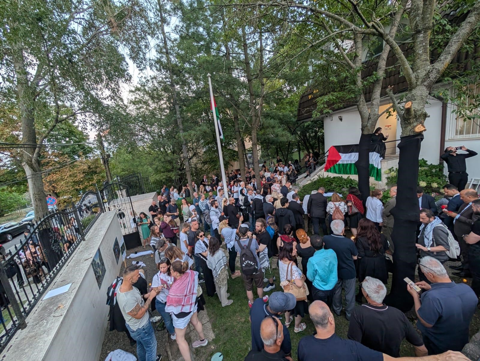 Budapest holds candlelight vigil honoring 20,000 Palestinian children killed in Gaza